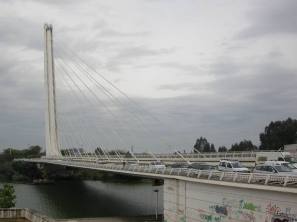 Brug Alamillo van Calatrava in Sevilla
foto Dick van den Berg
Klik hier voor groter...