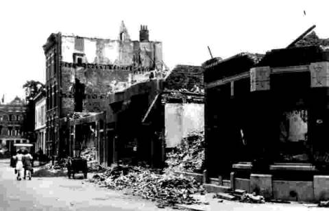 De Bergstraat na het bombardement...
(bron: Gemeentearchief Rotterdam)